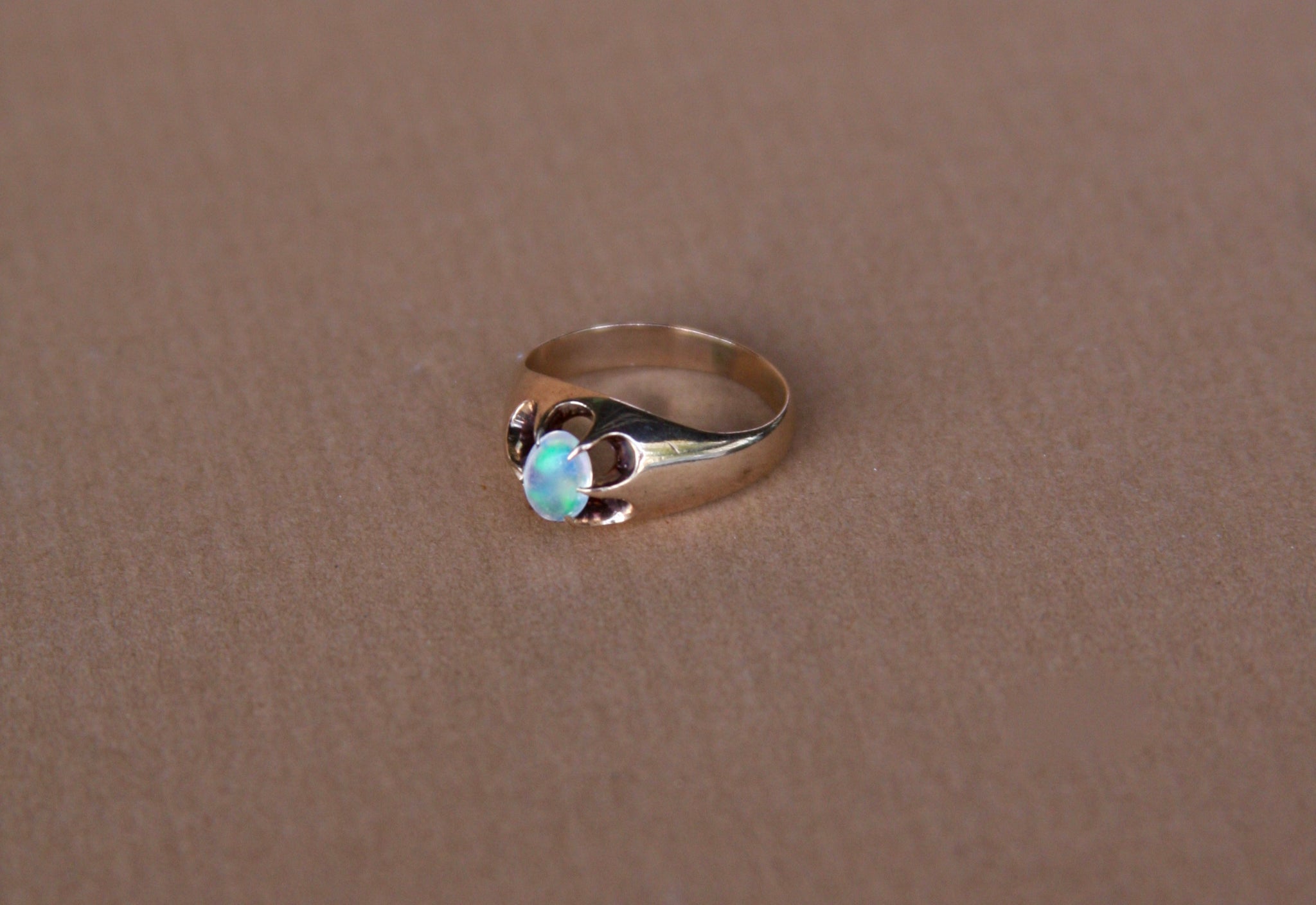 Antique 14k Gold Belcher Ring with Jelly Opal