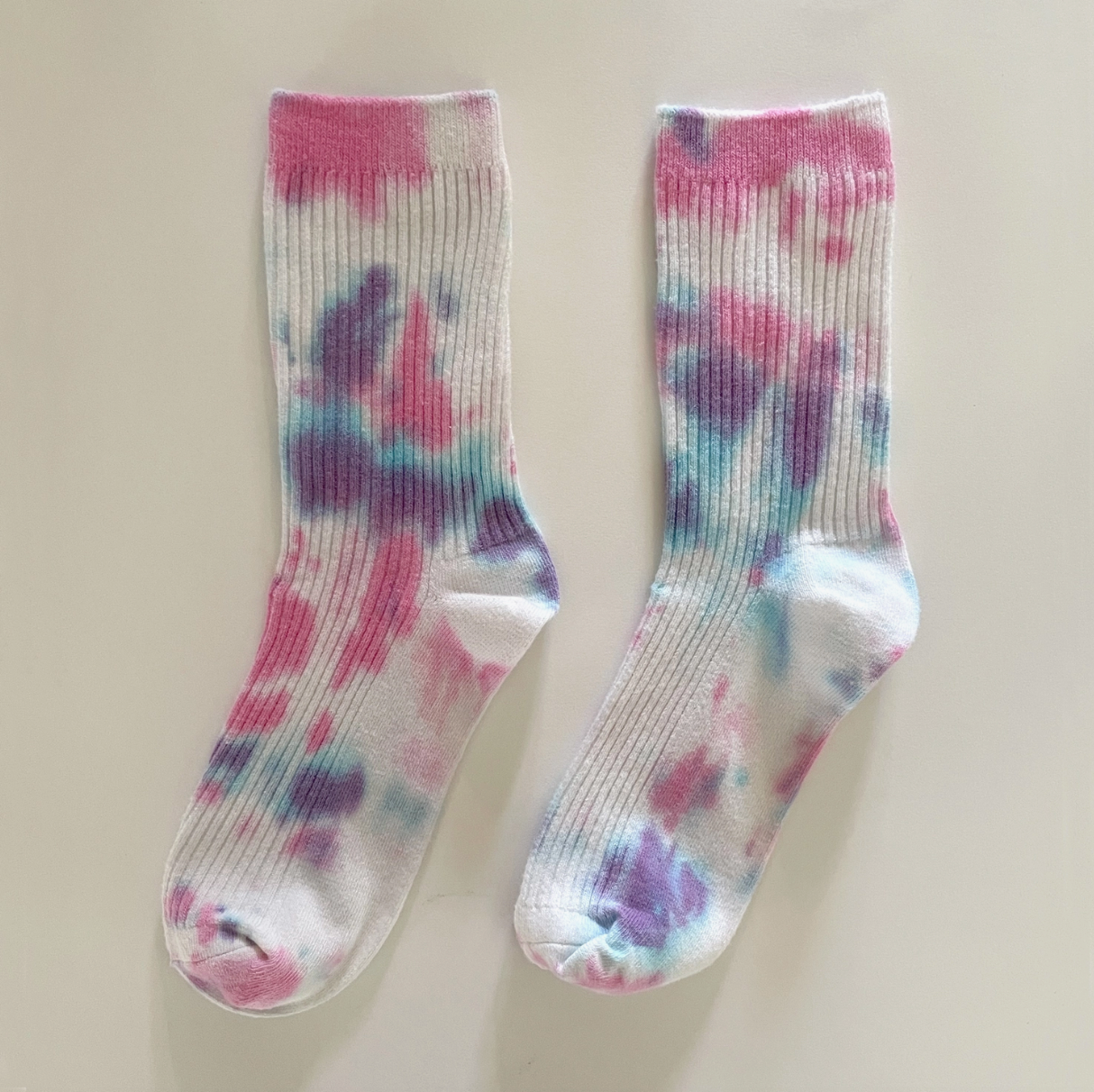 Womens Hand-dyed Cotton Socks in Cotton Candy Color